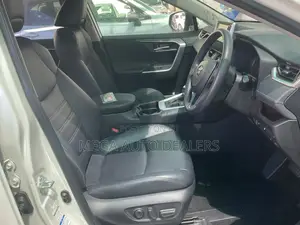 Toyota RAV4 2019 Pearl