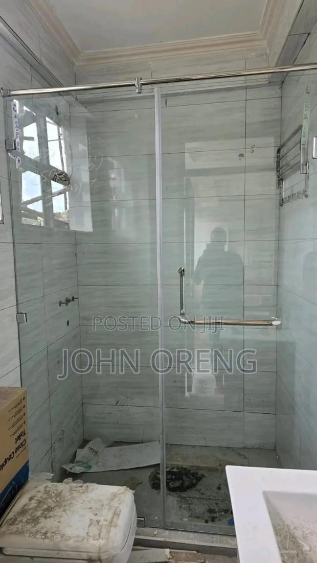 Frameless Shower Cubicles - thumbnail 3