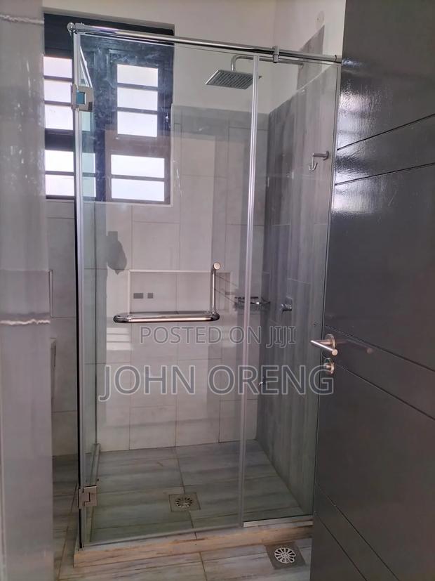 Frameless Shower Cubicles - thumbnail 4