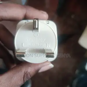 Travel Adaptor With Indicator 13amps Universal Plug Adapter