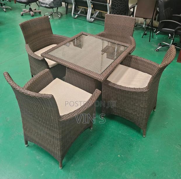 Outdoor Furniture Set (4-Seater+Table)