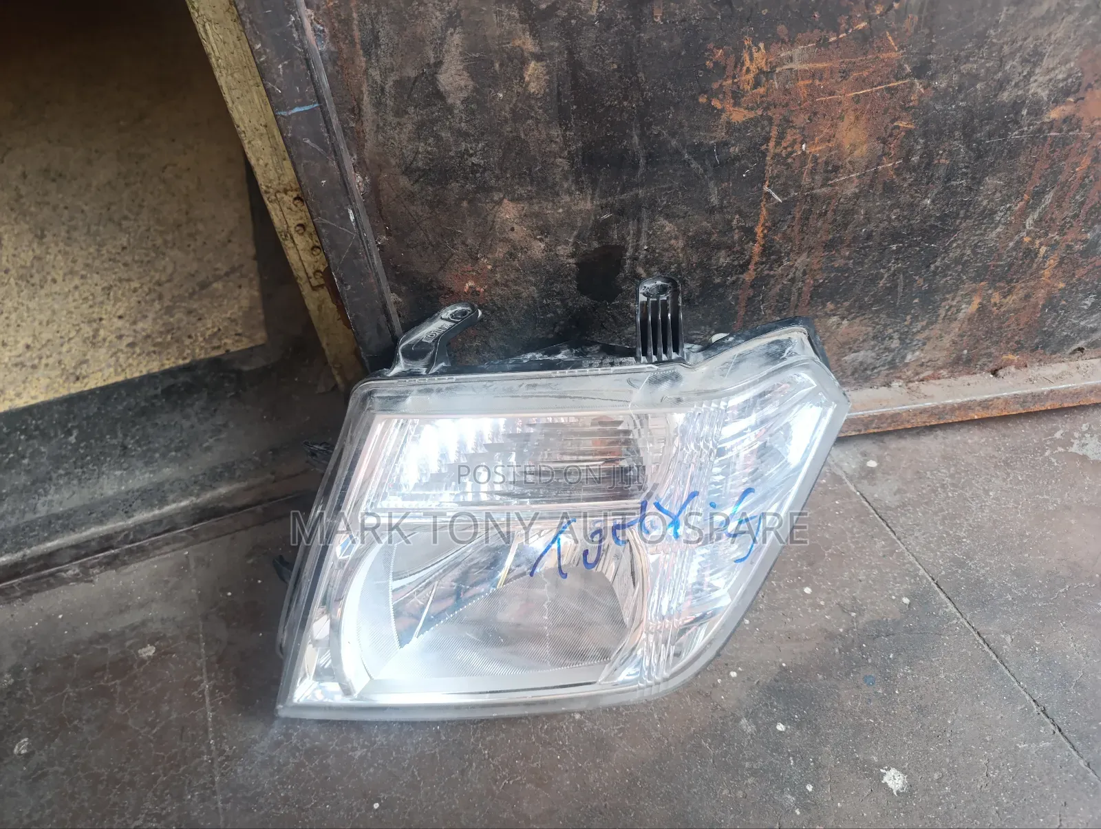 Navara 2012 Headlight
