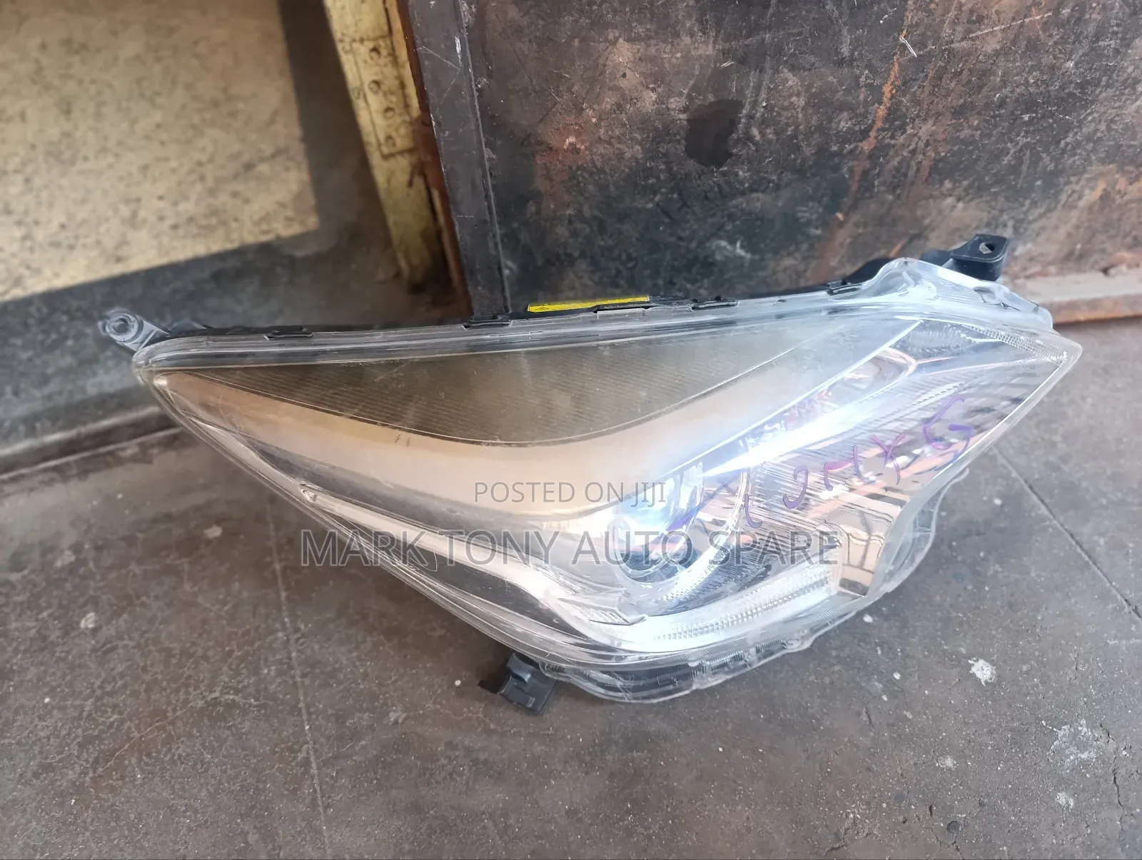 Ractis Zenon 2015 Headlight