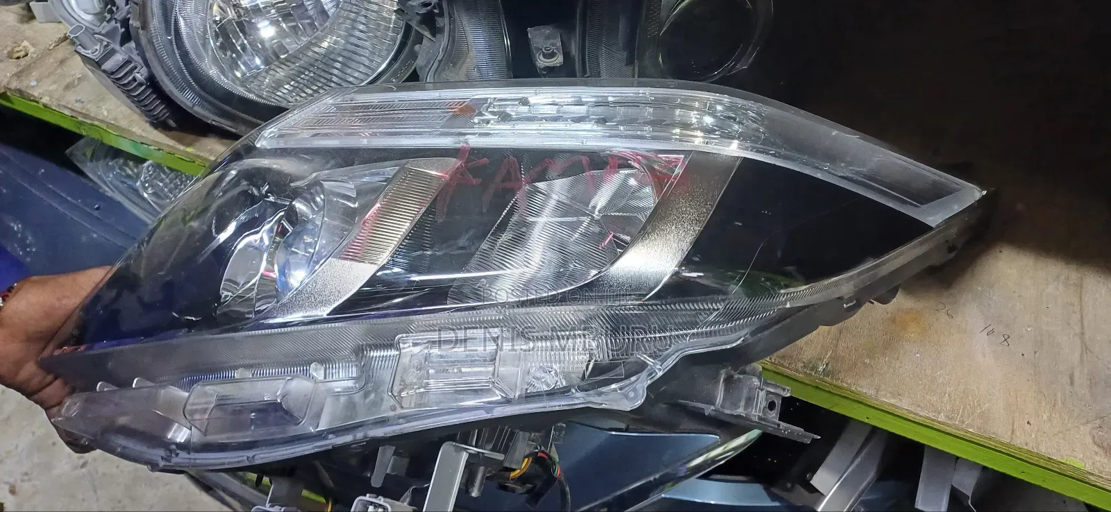 Noah 2015 Headlight
