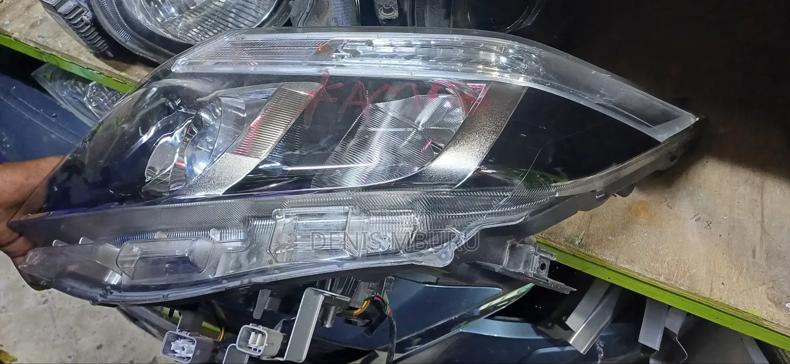 Noah 2015 Headlight