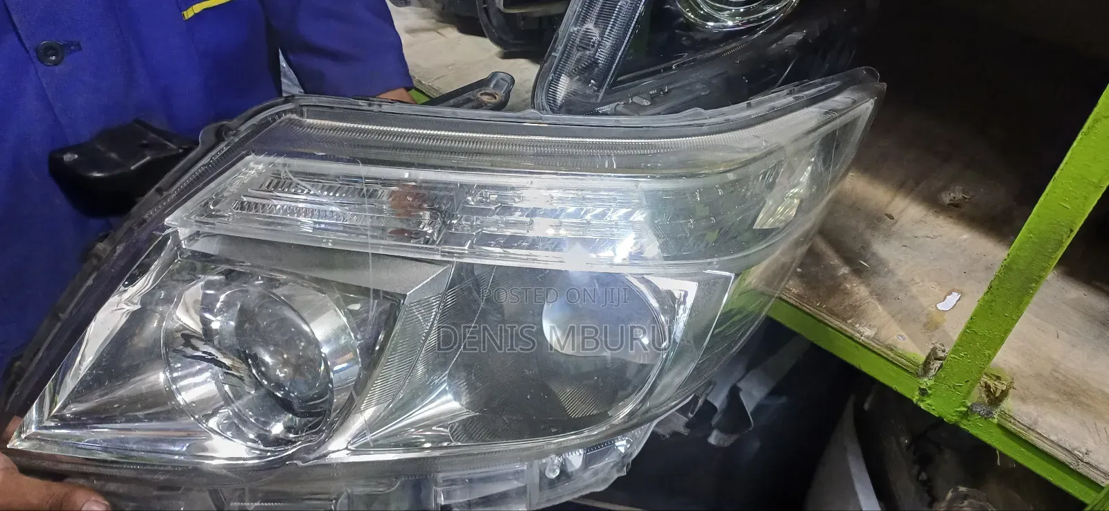 Noah 2015 Headlight