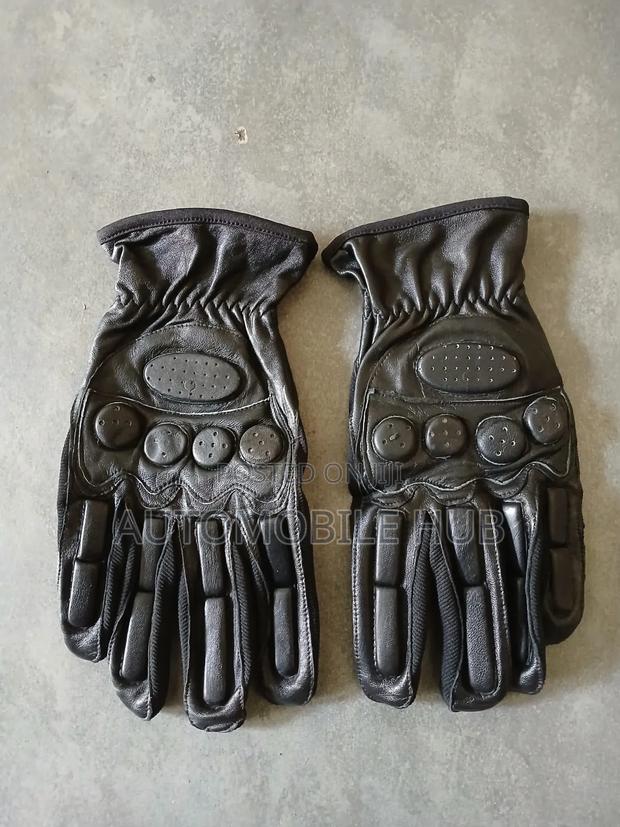 Black Leather Riding Gloves in Bikes - main view