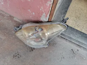 Ractis Zenon 2008 Headlight