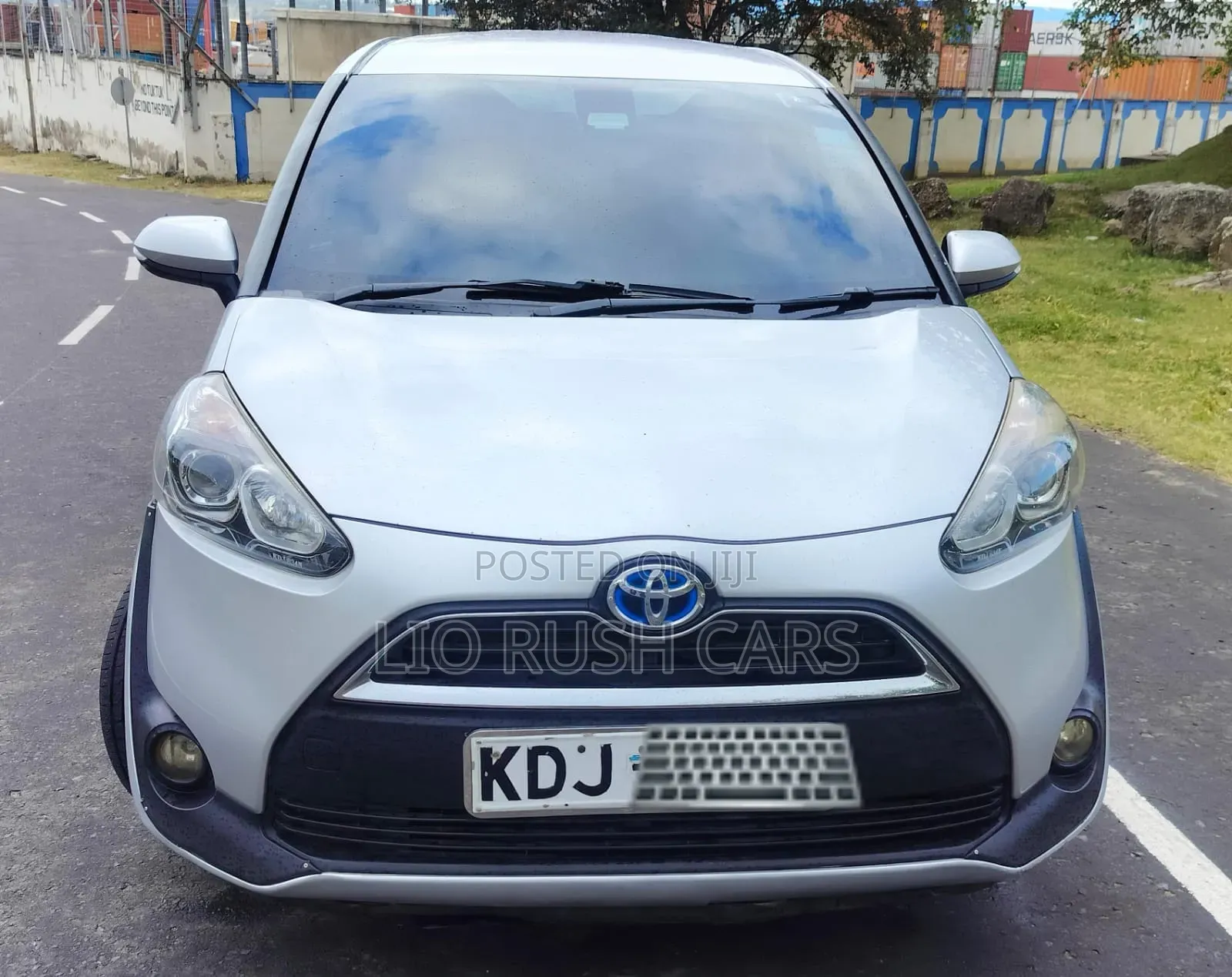 Toyota Sienta 2015 Silver