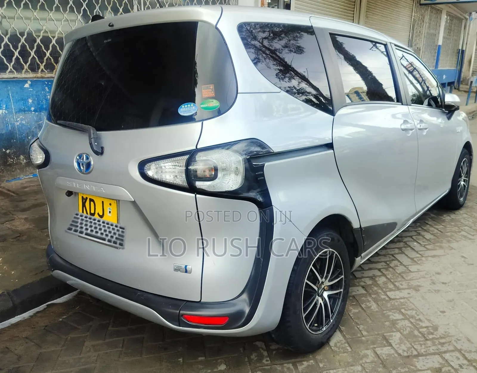 Toyota Sienta 2015 Silver