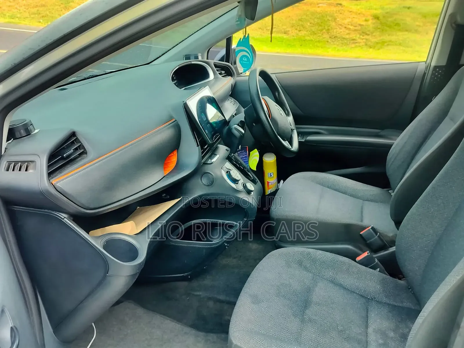 Toyota Sienta 2015 Silver