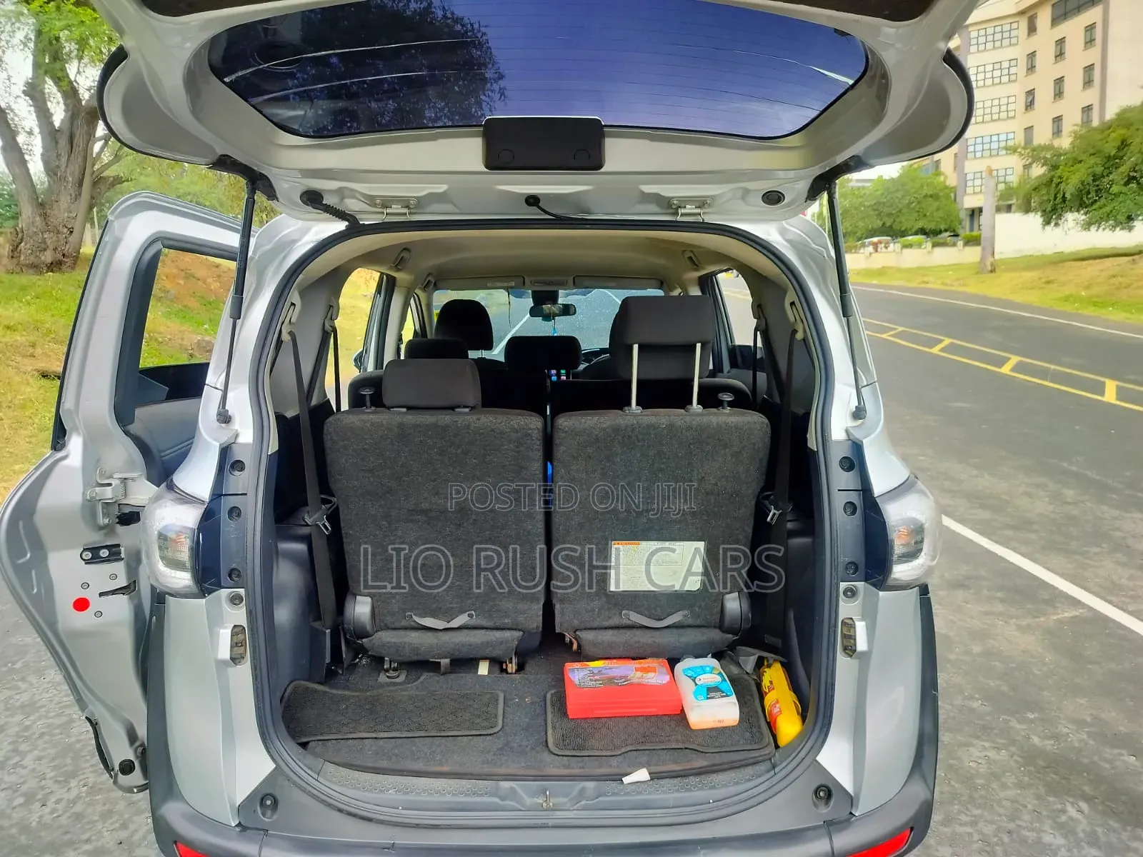 Toyota Sienta 2015 Silver