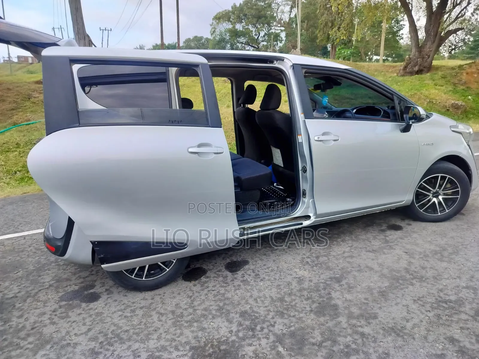 Toyota Sienta 2015 Silver