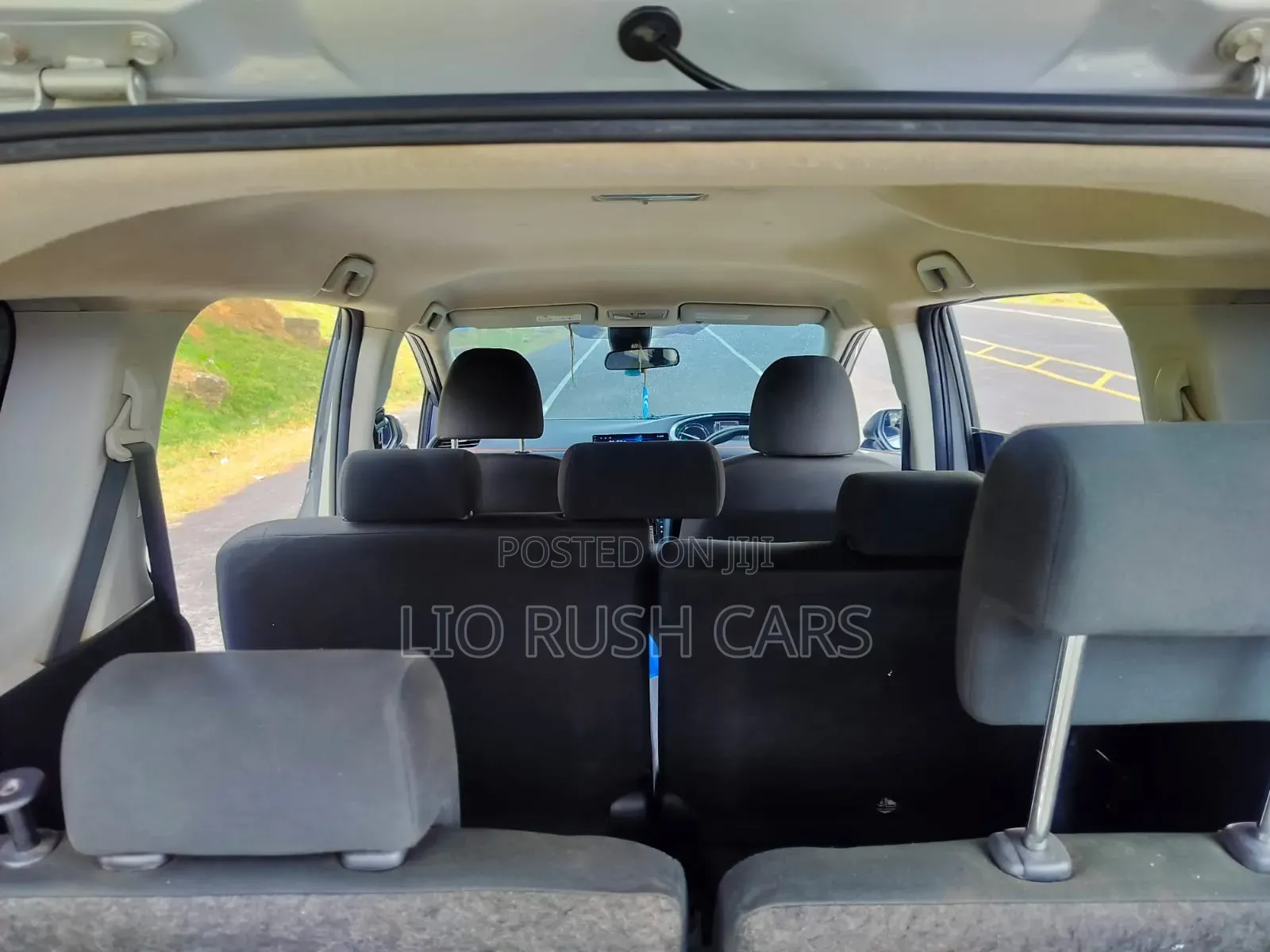 Toyota Sienta 2015 Silver