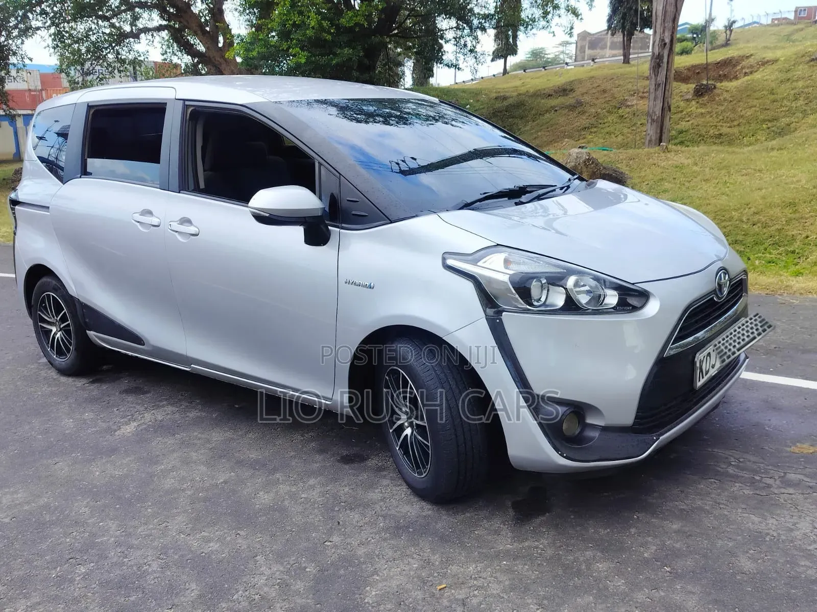 Toyota Sienta 2015 Silver