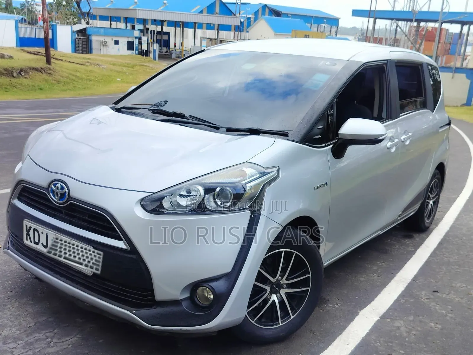 Toyota Sienta 2015 Silver