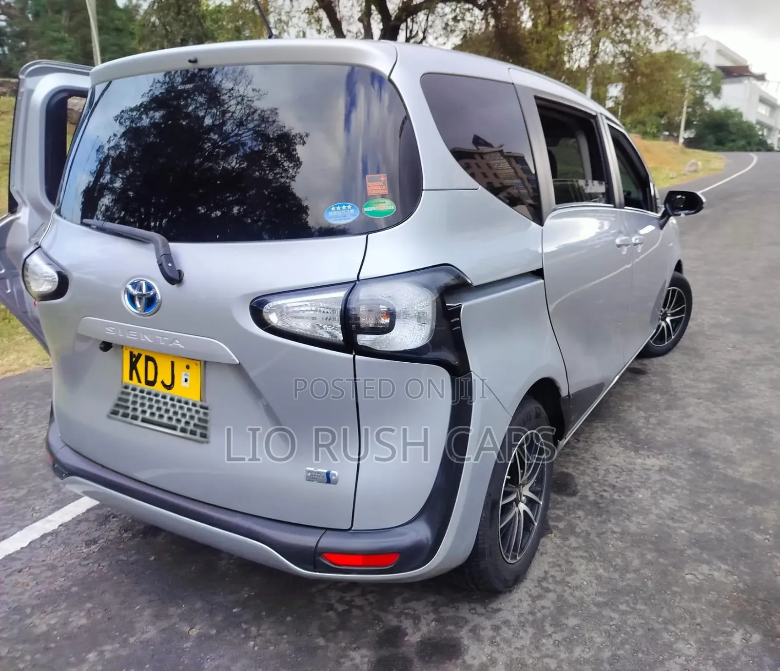 Toyota Sienta 2015 Silver