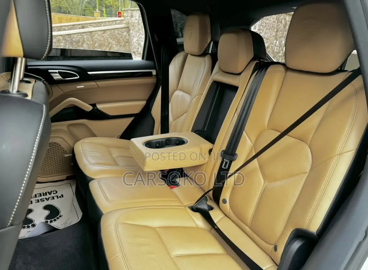 Porsche Cayenne 2017 White