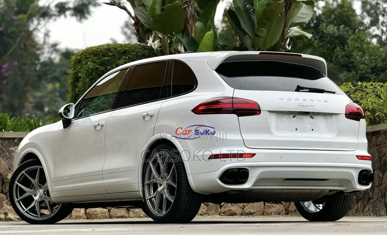 Porsche Cayenne 2017 White
