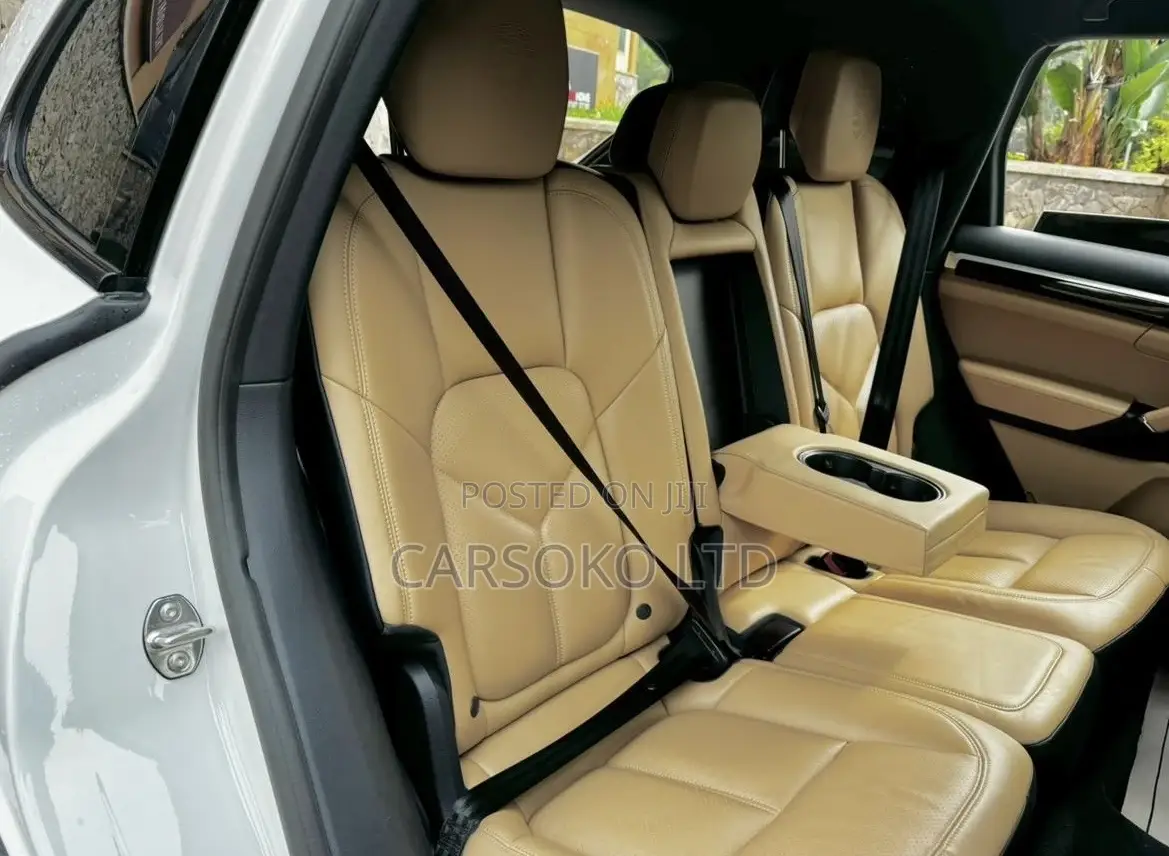 Porsche Cayenne 2017 White