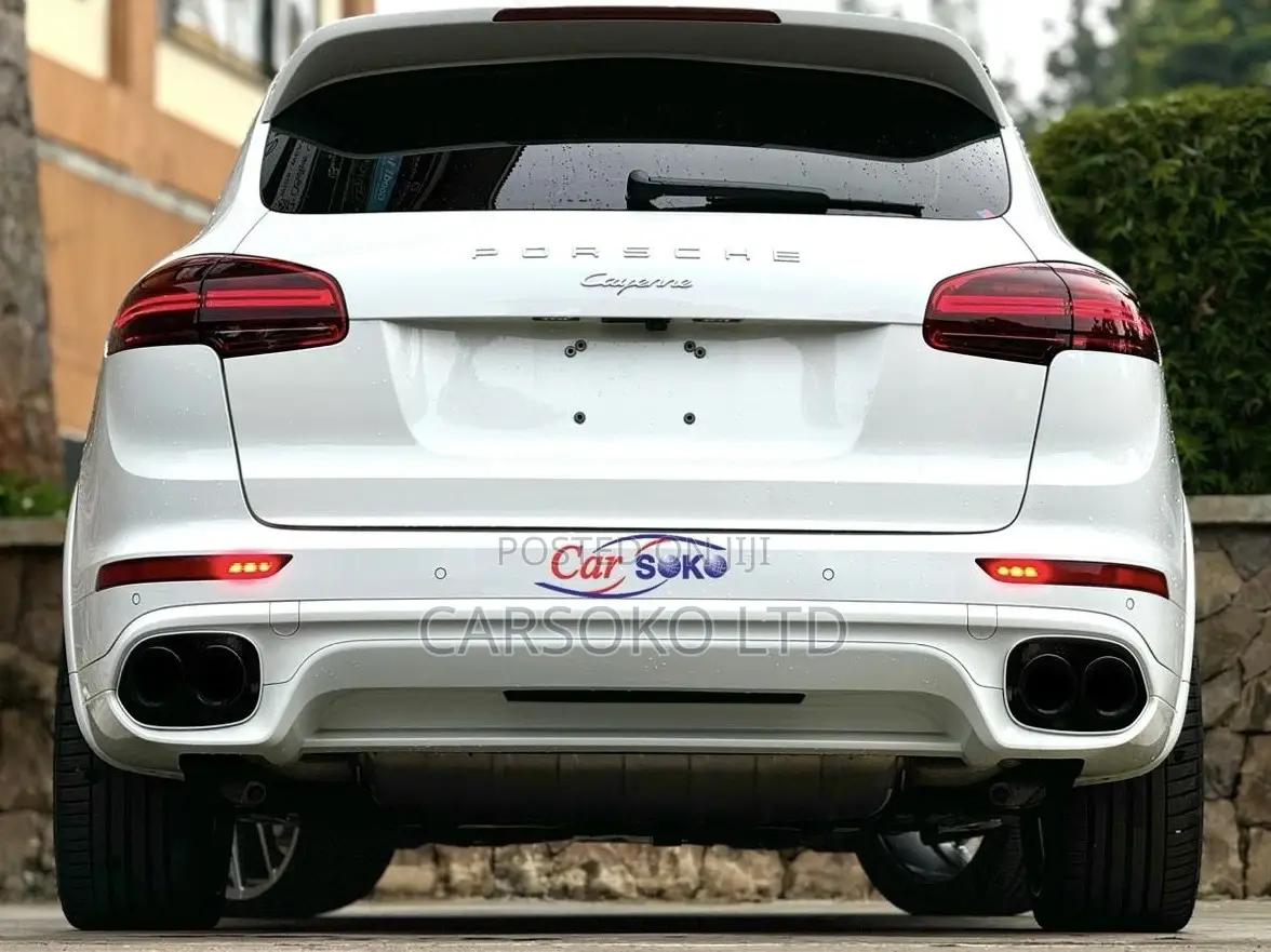 Porsche Cayenne 2017 White