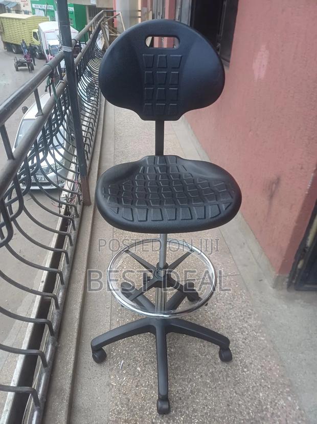 Lab Stool With Wheels
