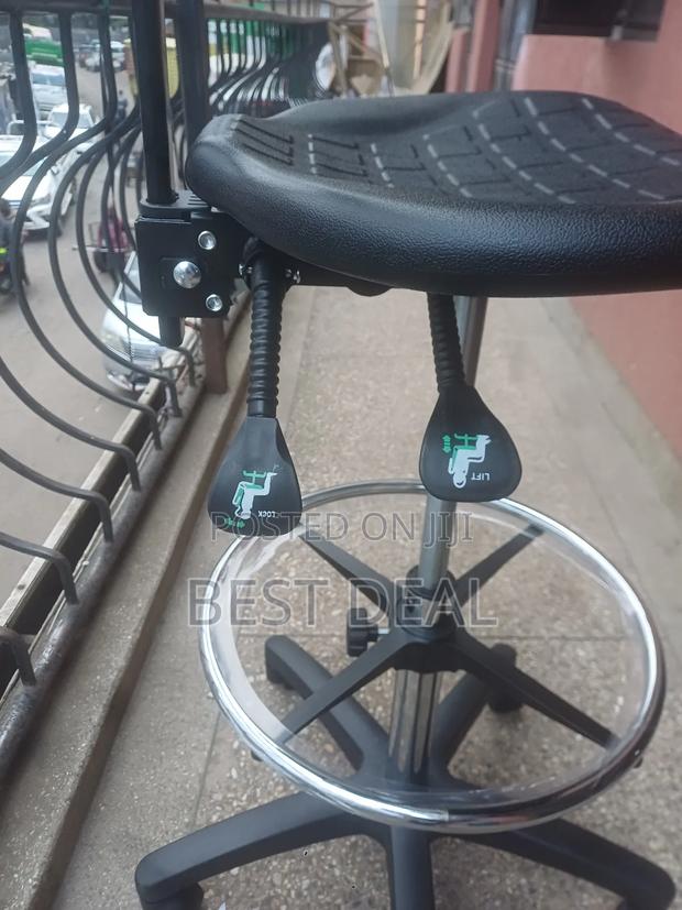 Lab Stool With Wheels - thumbnail 3