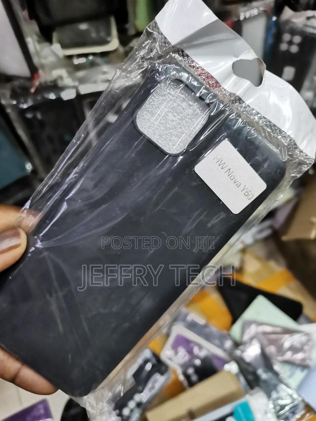 Huawei Nova Y60 - Soft-Touch Silicone Protective Cover - Bla - thumbnail 3