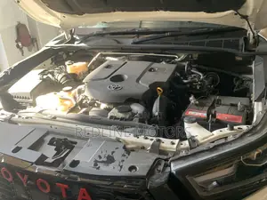 Toyota Hilux SR5 4x4 2017 Off white