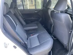 Toyota Corolla Fielder 2018 Pearl