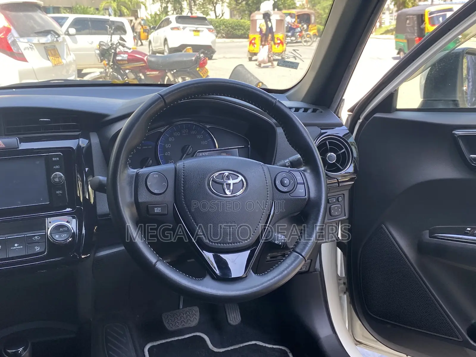 Toyota Corolla Fielder 2018 Pearl