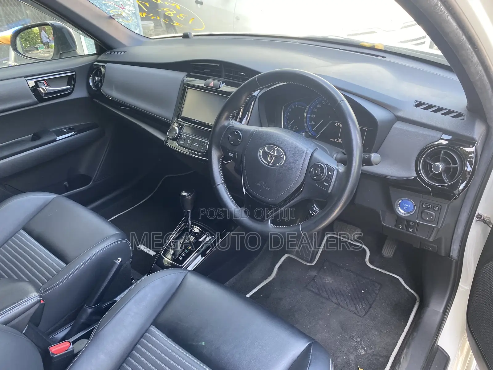 Toyota Corolla Fielder 2018 Pearl