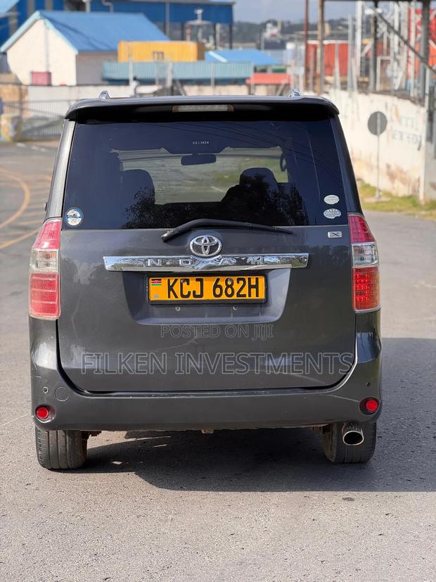 Toyota Voxy 2011 Grey - thumbnail 4