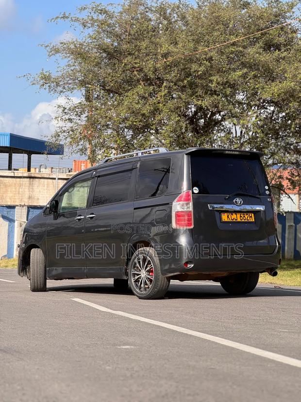 Toyota Voxy 2011 Grey - thumbnail 6