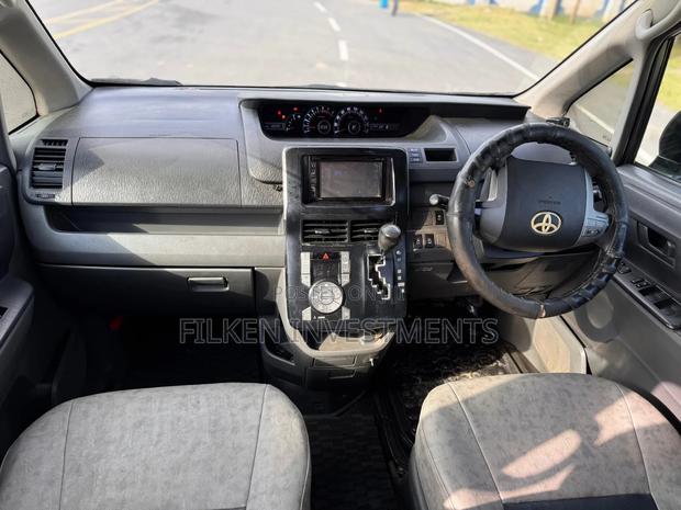 Toyota Voxy 2011 Grey - thumbnail 10