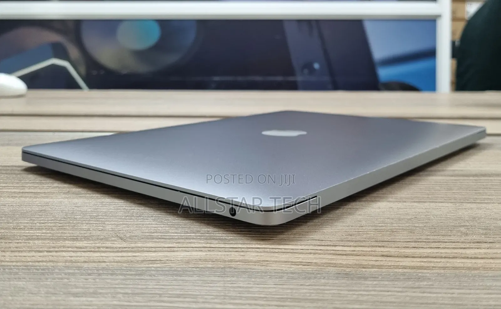 Laptop Apple MacBook Pro 2022 M2 8GB Apple M2 SSD 256GB