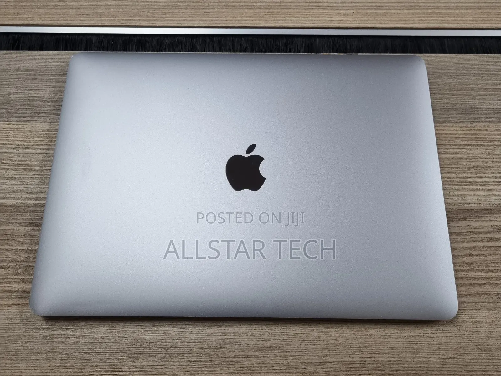 Laptop Apple MacBook Pro 2022 M2 8GB Apple M2 SSD 256GB