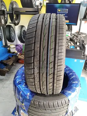 235/45r17 Comforser Tires