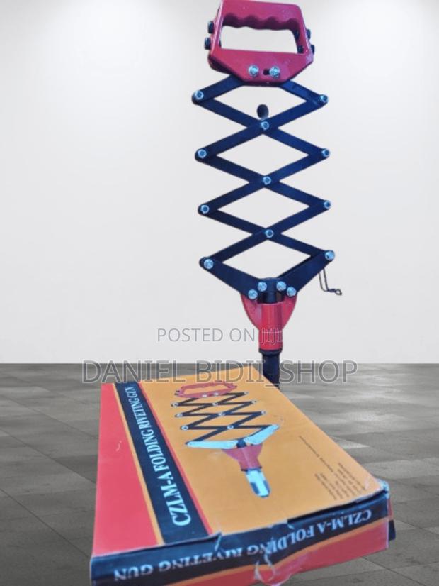 Hand Rivet Gun - main view