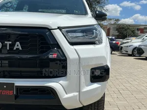 New Toyota Hilux 2024 White