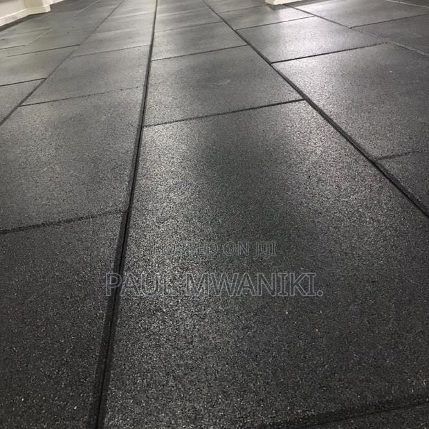 20mm Thick Commercial Rubber Gym Mats 1m by 1m - thumbnail 2