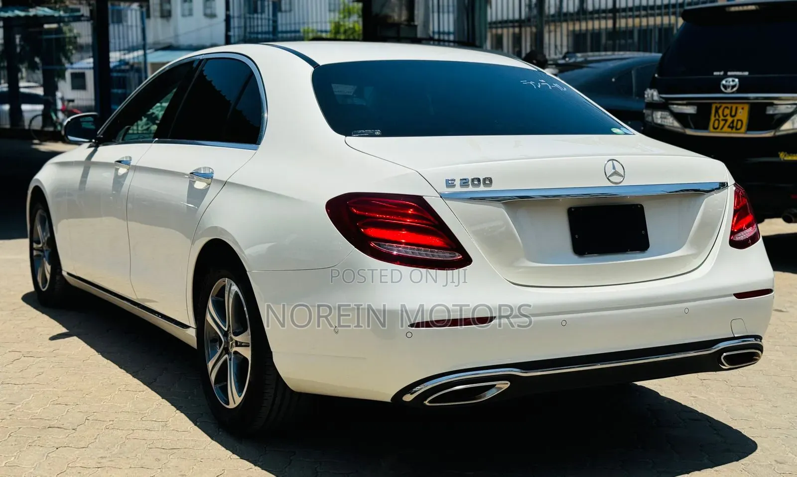 Mercedes-Benz E200 2017 Off white
