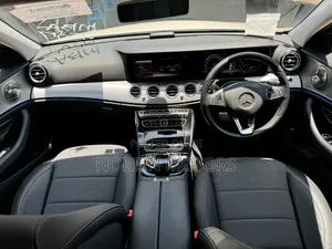Mercedes-Benz E200 2017 Off white