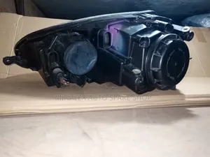 Volwagen Golf v RHS Headlight
