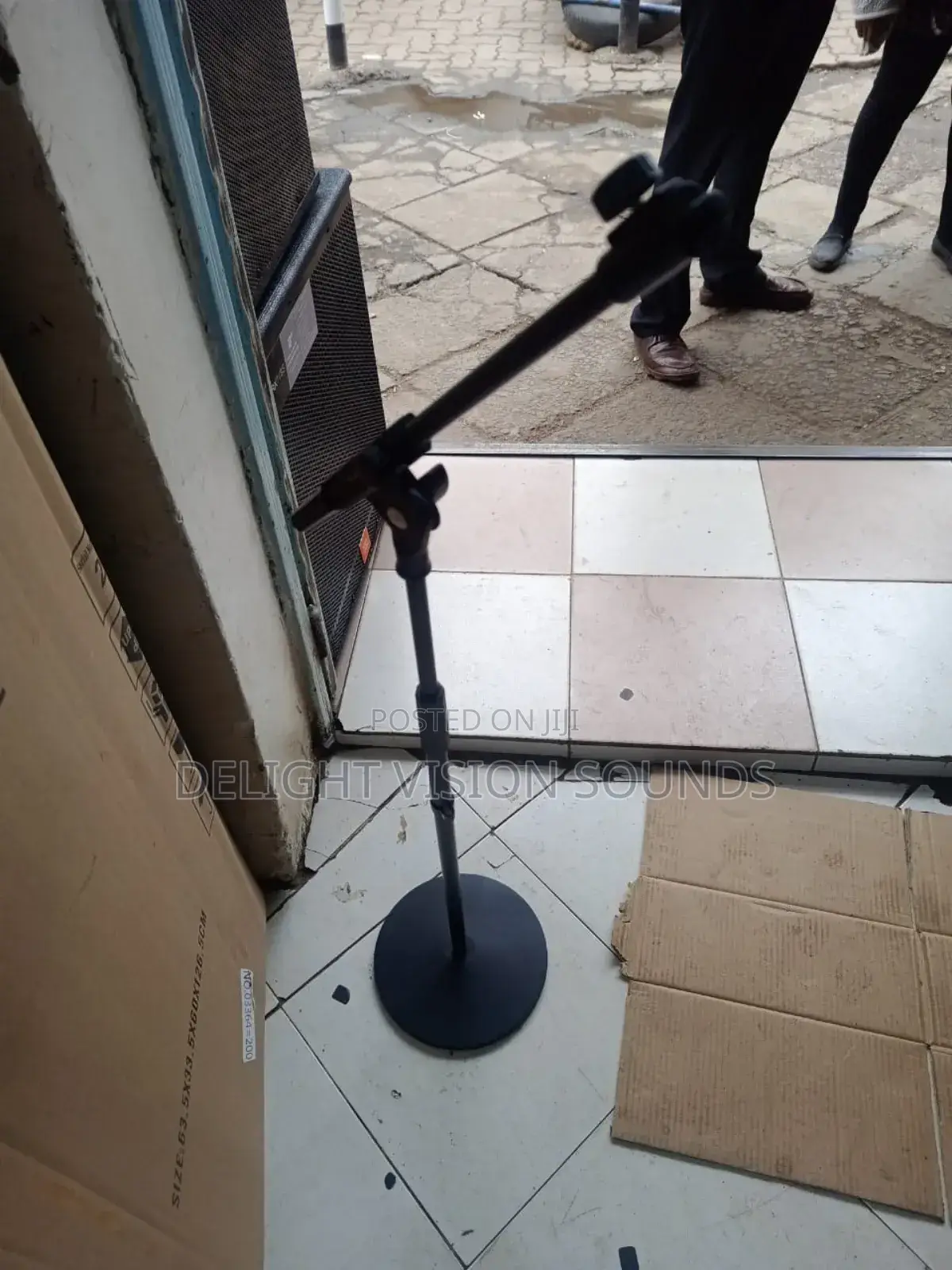 Round Base Microphone Stand