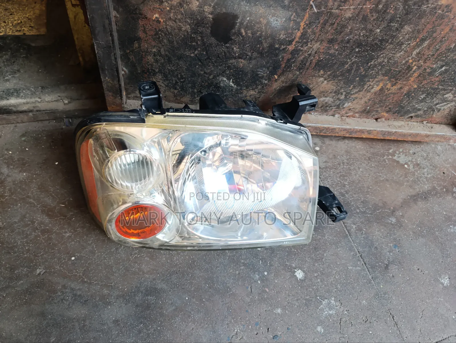 Hardbody Headlight Non Zenon 2010