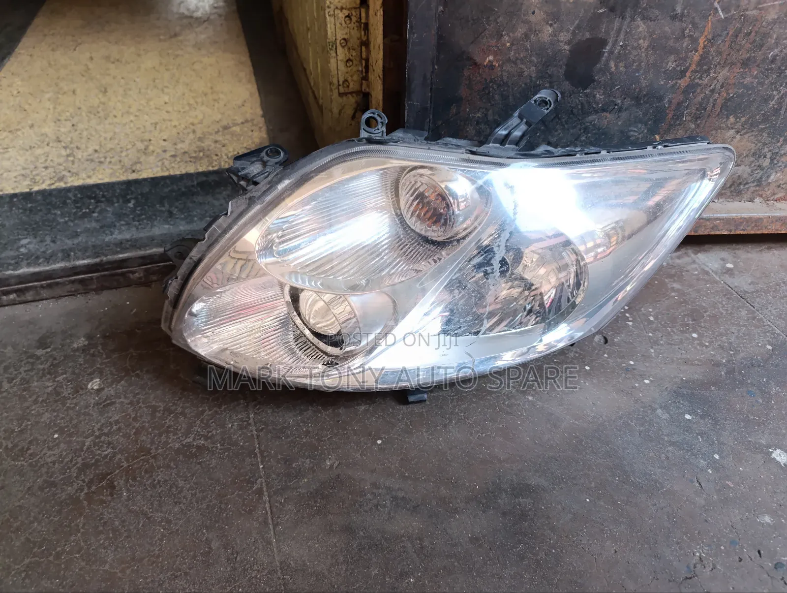 Auris 2005 Non Zenon Headlight