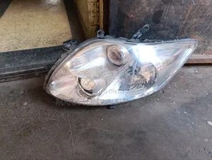 Auris 2005 Non Zenon Headlight