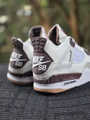 *Nike Sb Jordan 4 Retro* *Sizes: 40 41 42 43 44 45*