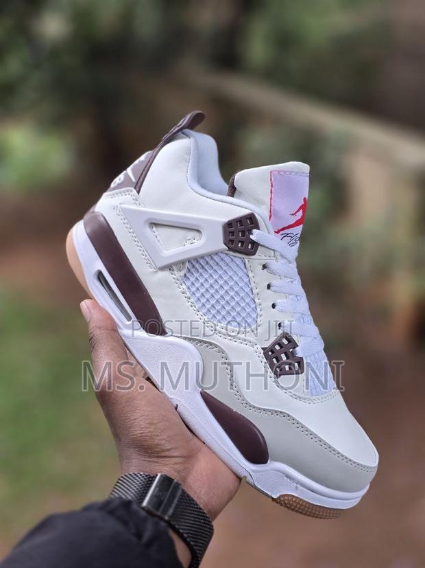 *Nike Sb Jordan 4 Retro* *Sizes: 40 41 42 43 44 45*